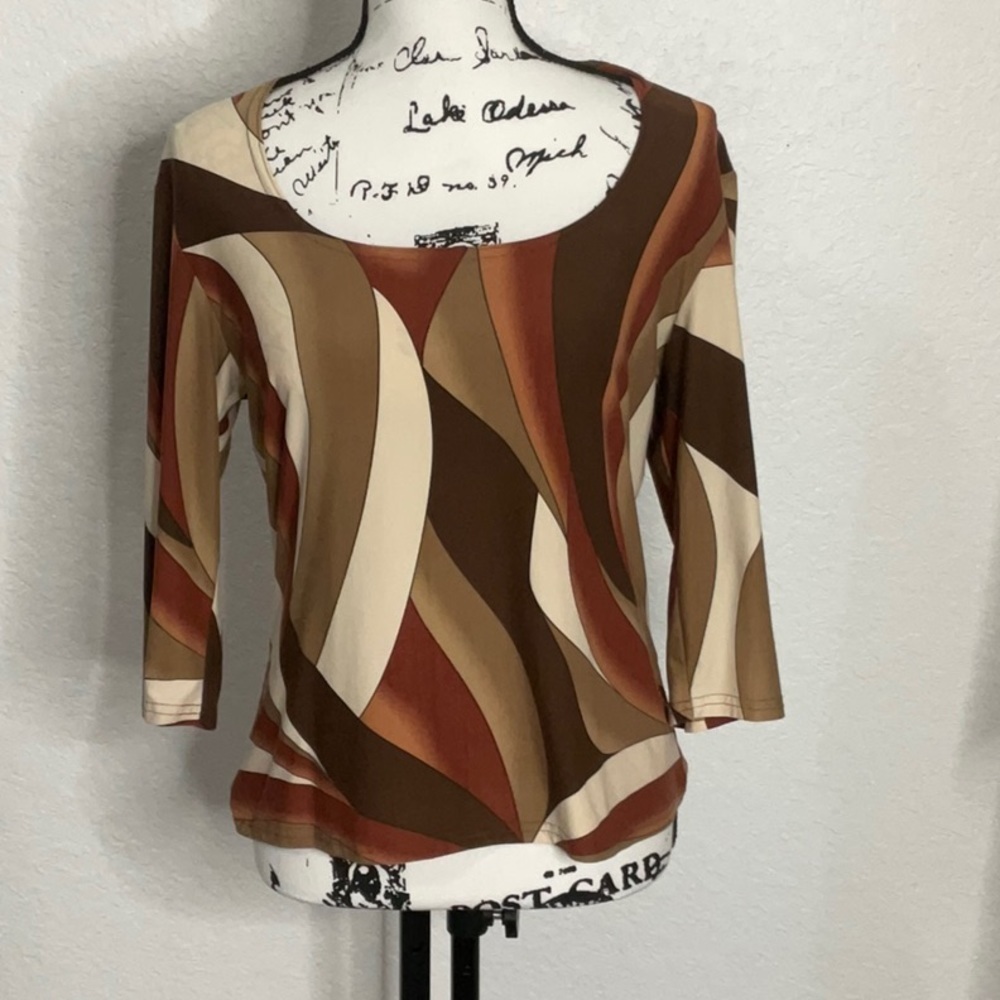 178- CDW EUC Brown & Rust Color 1/2 Sleeve Top, Size Large.